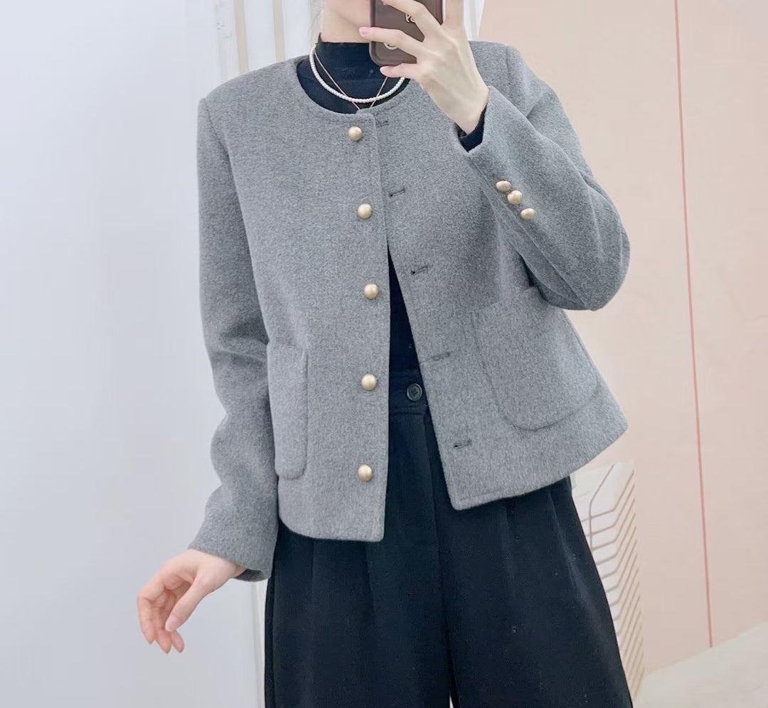 Dame elegant Boucle-jakke med dekorative knapdetaljer Stilla