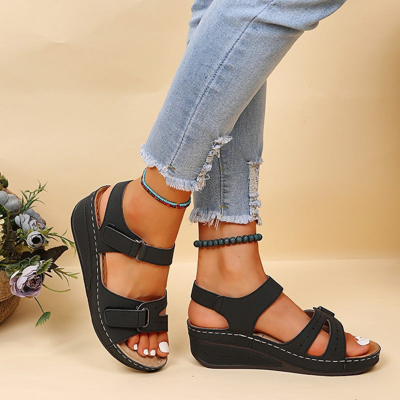Dame Komfortable Sandaler med justerbar velcro og anatomisk fodsengsdesign Stilla