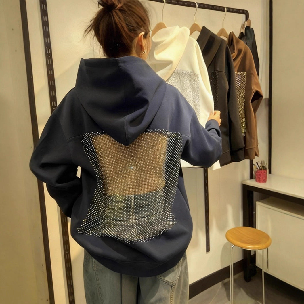 Dame med hættesweatshirt med transparent broderet rygparti Skovae
