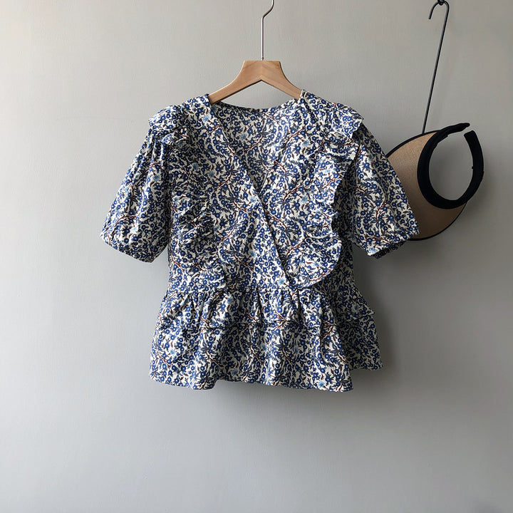 Dame omslagsbluse med flæse detaljer og blomstrede mønstre Stilla