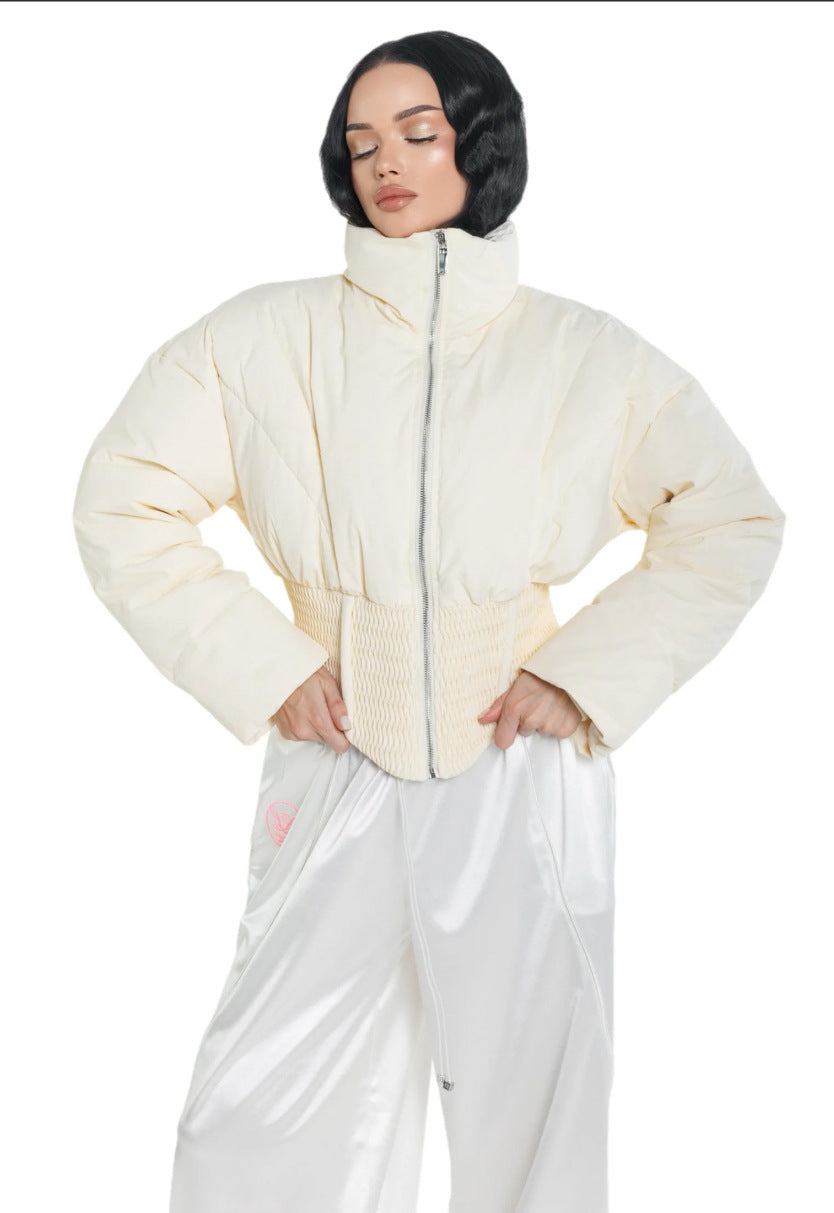 Dame moderigtig quilted jakke med elastisk talje og hætte Stilla