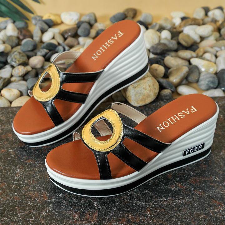 Dame Wedge-sandaler med justerbart remdesign og elegant accent Stilla