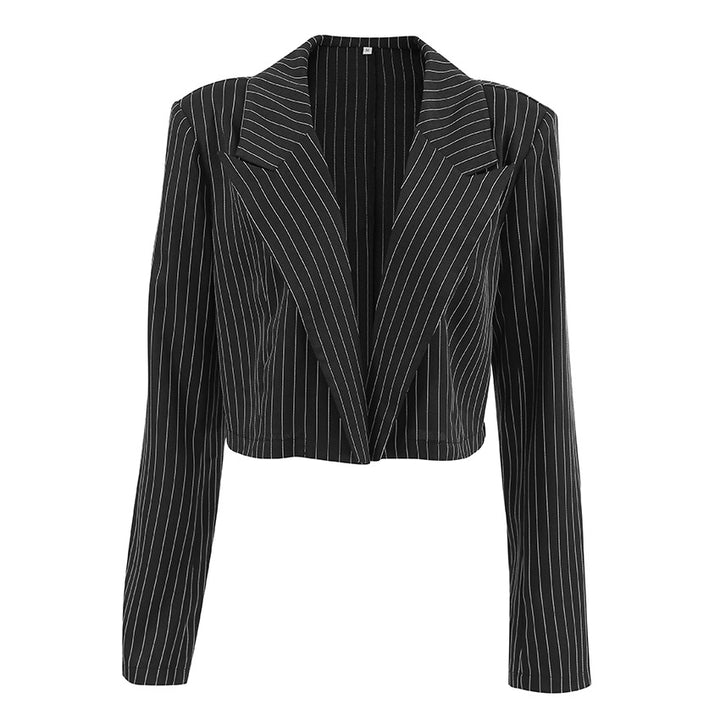 Dame kort blazer med moderne snit og elegante accenter Stilla