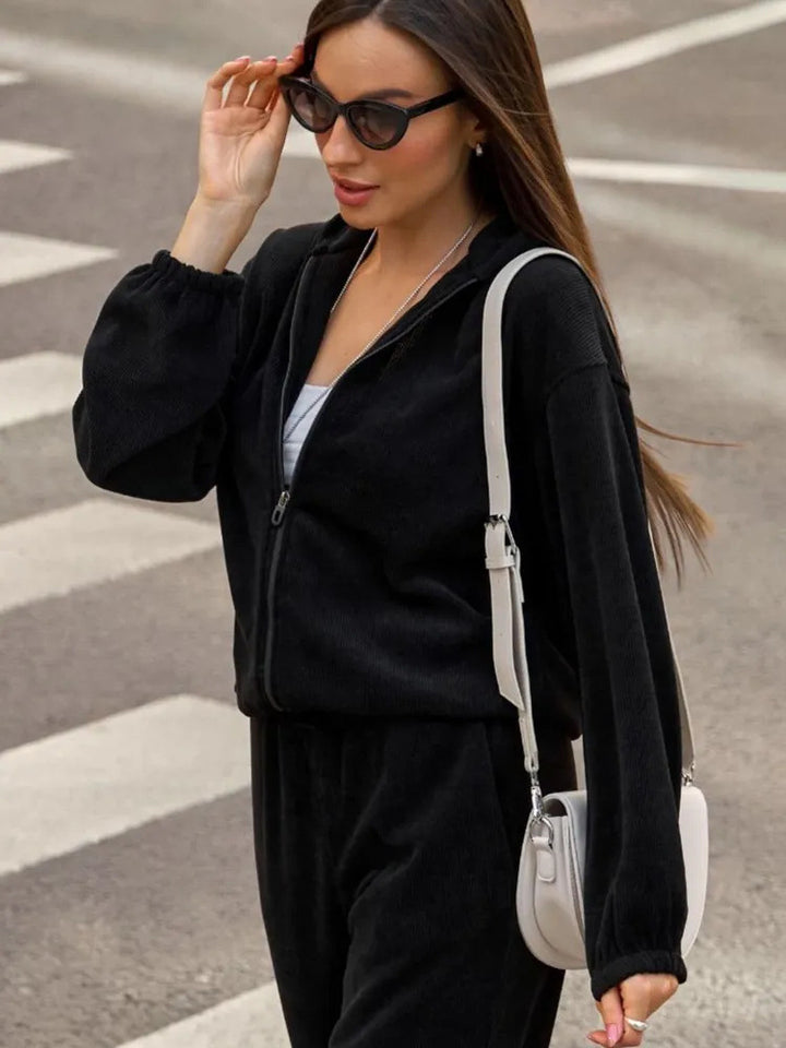 Kvindernes cropped hoodie i vaffelstrik design med elastisk talje Skovae