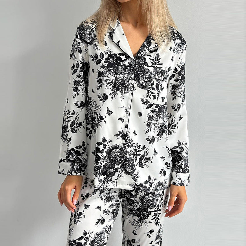 Dame satin pyjamasæt med blomsterdesign og elegante detaljer Stilla