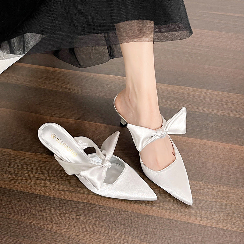 Dame Sling-pumps med elegant sløjfeapplikation og spids design Stilla