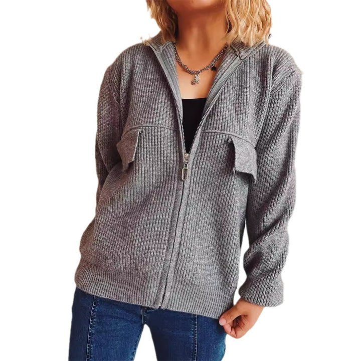 Kvinders fashionable cardigan med høj krave og praktiske lommer Stilla