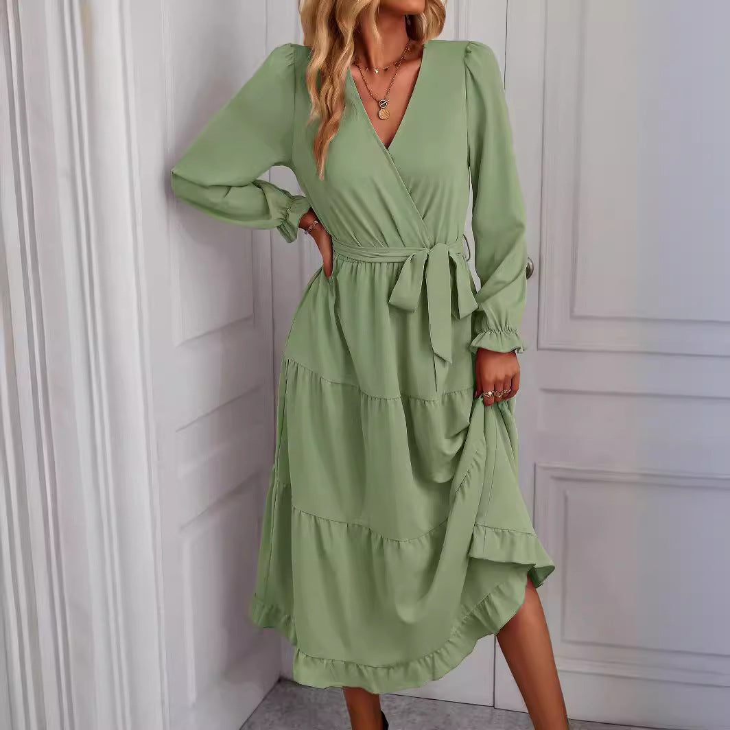 Dame elegant omslagkjole med flæsedetaljer og taljebælte Stilla