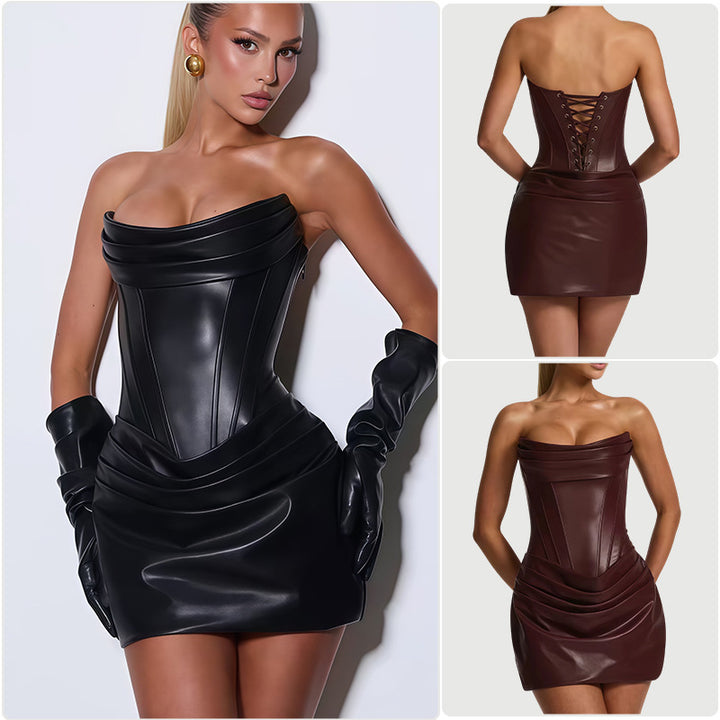 Dame figurtilpasset mini kjole med elegant korset top og draperet nederdel Skovae