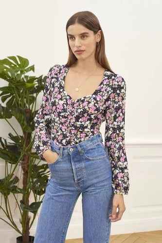 Damebluse med voluminøse ærmer og blomsterdesign Stilla
