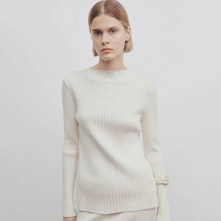 Dame højtskåret strikpullover med fint ribmønster og elegante ærmer Stilla