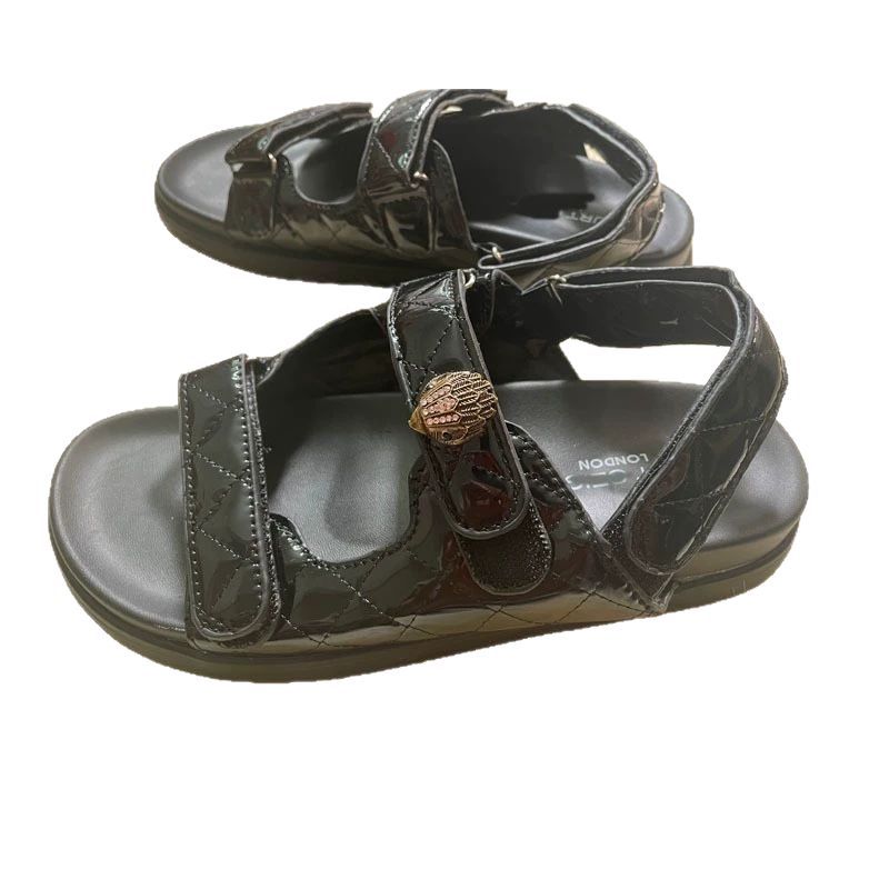 Dame behagelige sandaler med justerbare remme og stilfuld glansfuld finish Stilla