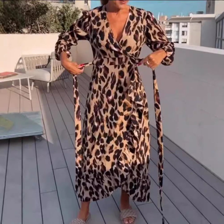 Dame viklemaksikjole med voluminøse ærmer og moderne leopardmønster Stilla