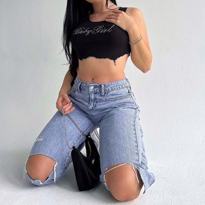 Dame Crop-Top med glitrende skrift og trendy snit Skovae
