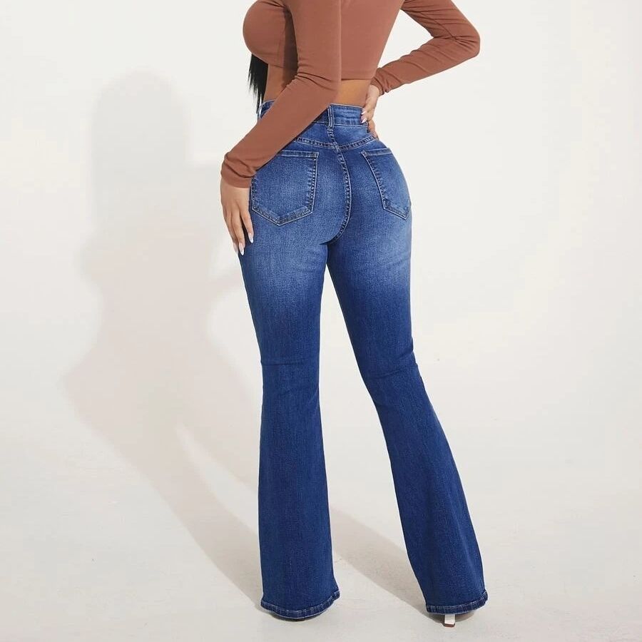 Dame Flared Jeans med høj talje og elegante knapdetaljer Stilla