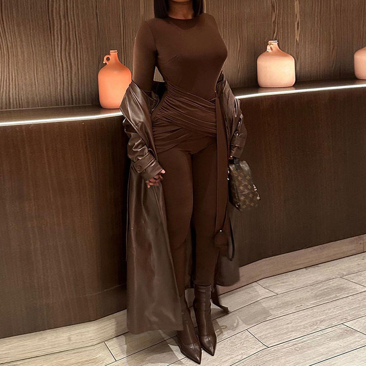 Dame stilfuld kombination af ærmeløs bluse og smalt skåret bukser Stilla