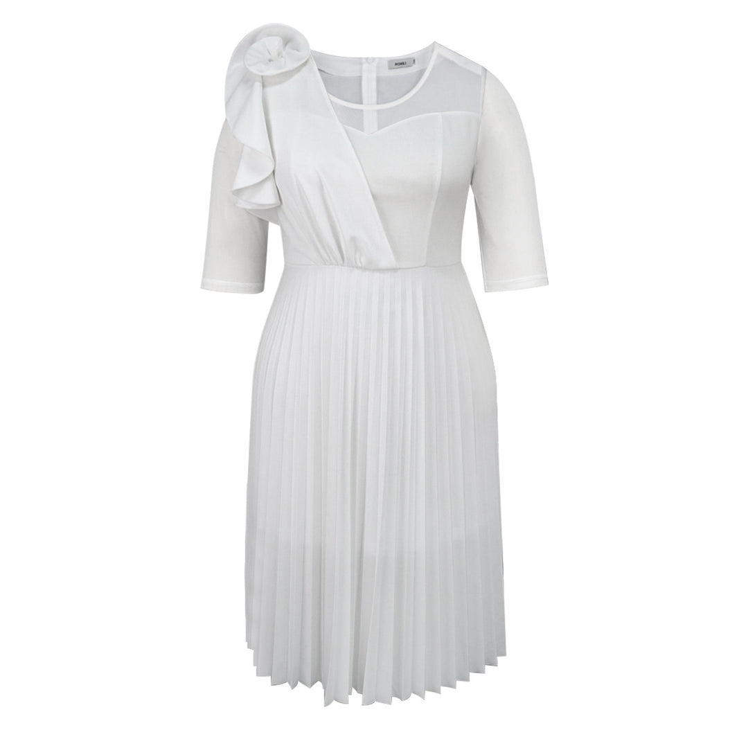 Dame elegant plisseret kjole med asymmetrisk design og blomster accent Skovae