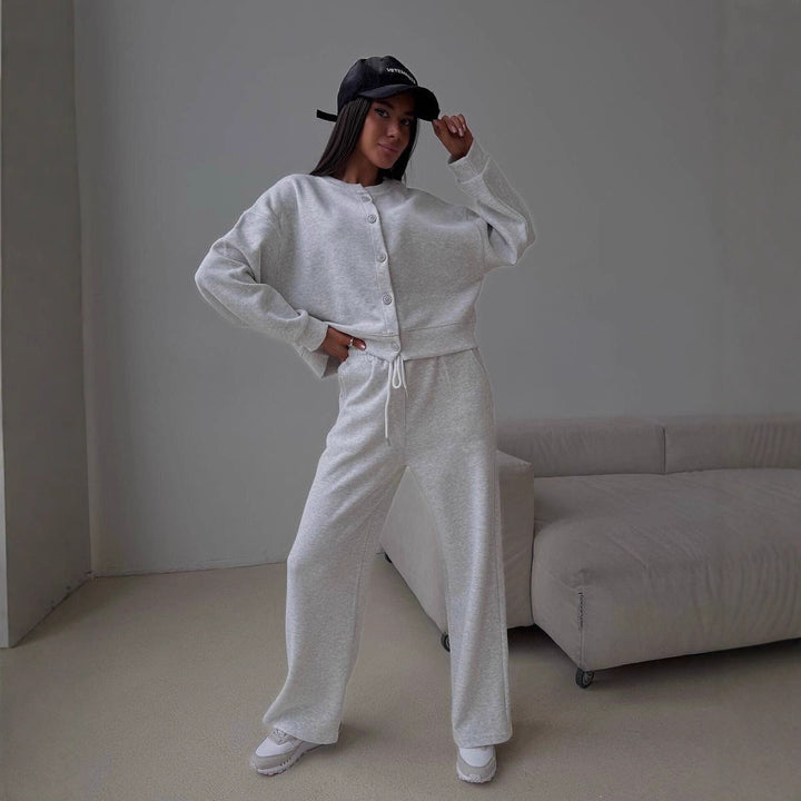 Kvinders afslappede hoodie jumpsuit med brede ben og knapdetaljer Skovae