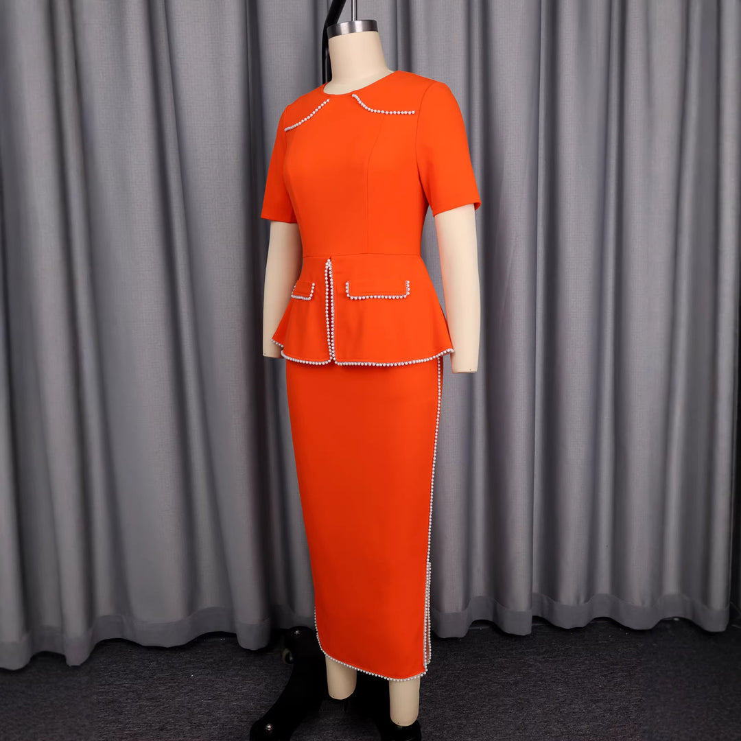 Dame elegant kjole med dekorativ krave og perlebesatte detaljer Skovae
