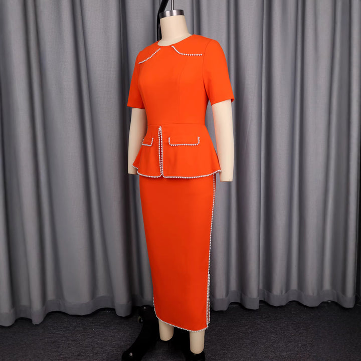 Dame elegant kjole med dekorativ krave og perlebesatte detaljer Skovae