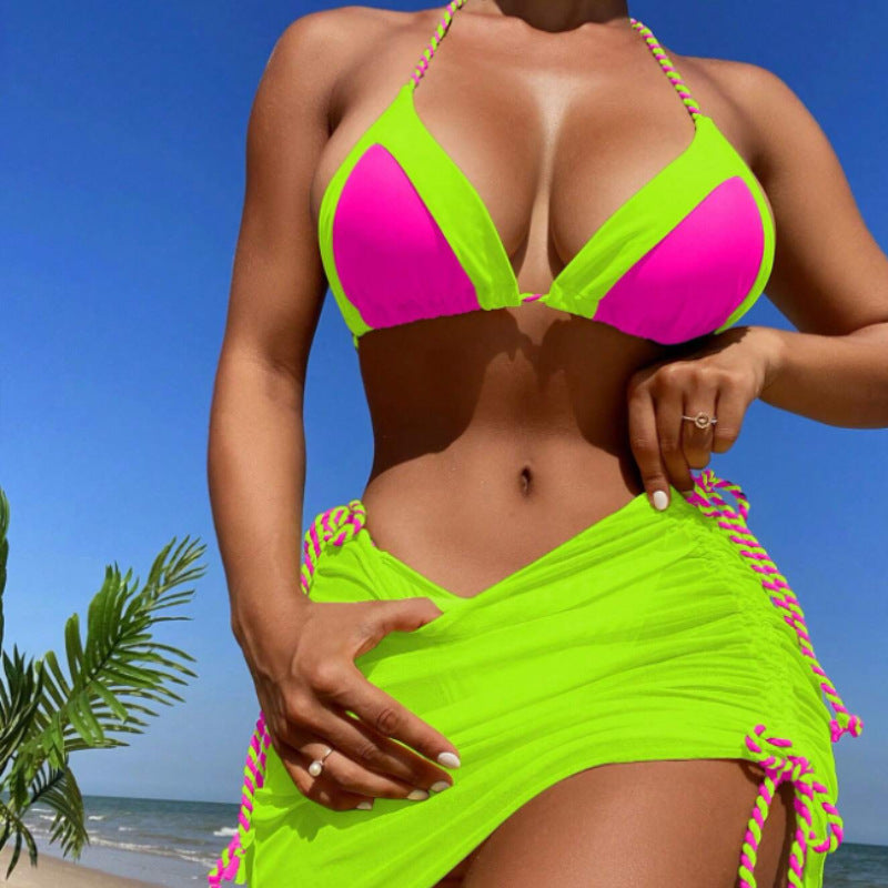 Dame bikini sæt med raffineret indpakningsskørt og farverigt knude-design Stilla