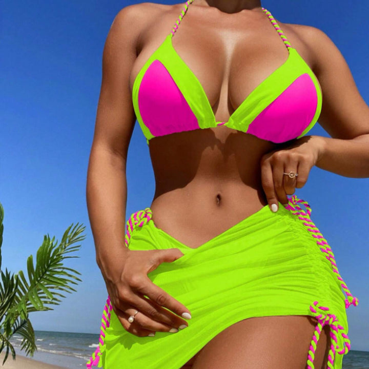 Dame bikini sæt med raffineret indpakningsskørt og farverigt knude-design Stilla