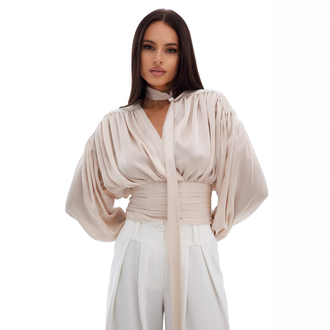 Kvinders bluse med voluminøse ærmer og elegante perleknapper Stilla