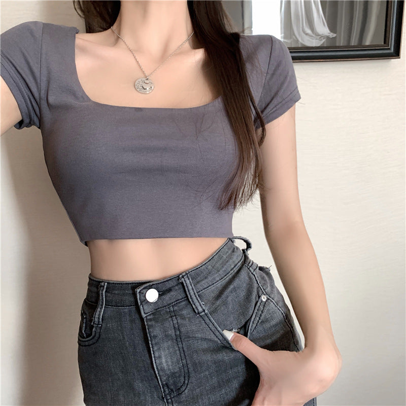 Kvinders crop top med tætsiddende rund hals og figursyede snit