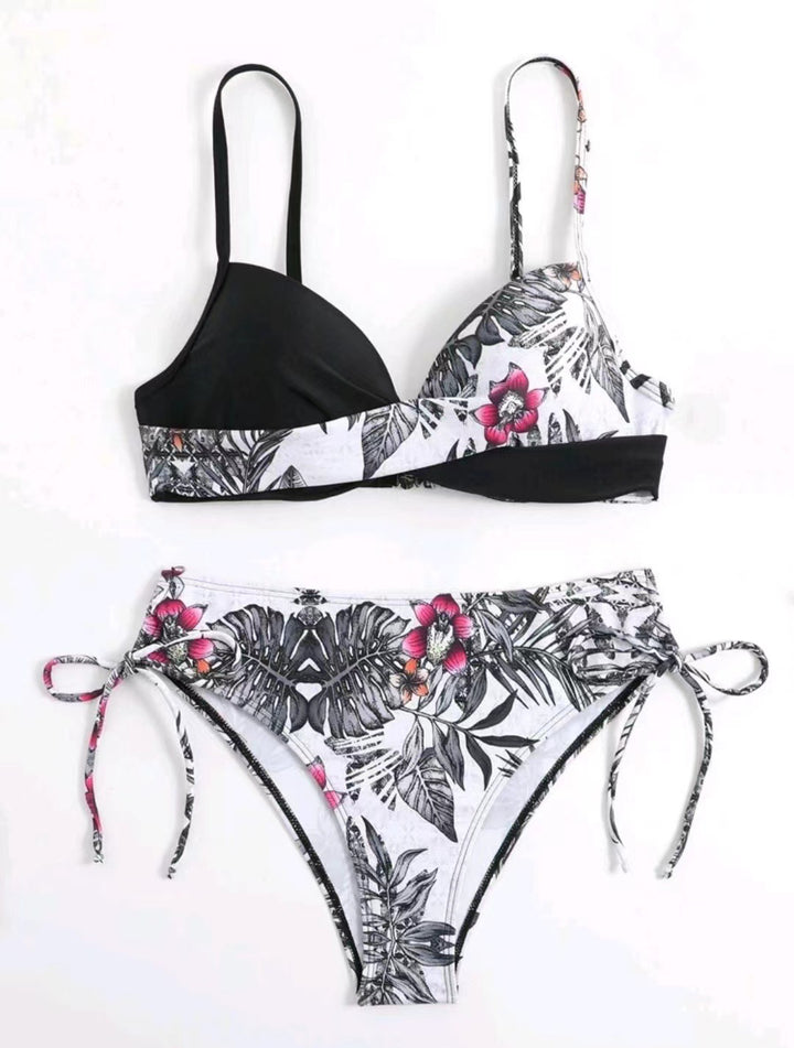 Dame To-delt Bikini-sæt med blomstret trusse og justerbare stropper Stilla