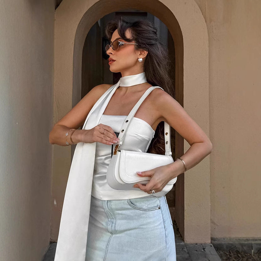 Dame Satin-top med elegant halterdesign og legende sløjfeaccent Stilla