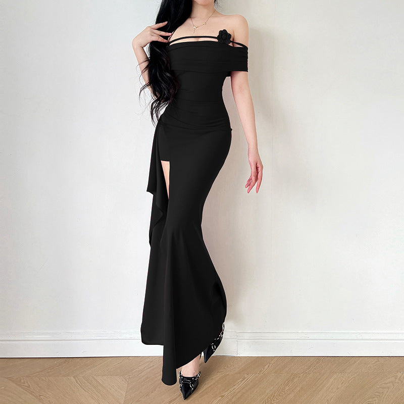 Kvinders elegante off-shoulder maxi kjole med sofistikeret snit og blomsterdetaljer