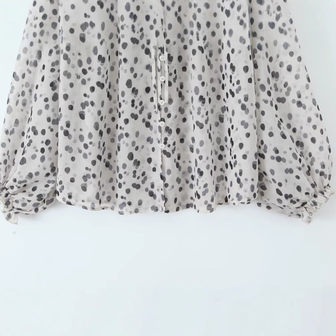 Dames elegant bluse med halvkant og luftige ærmer Stilla