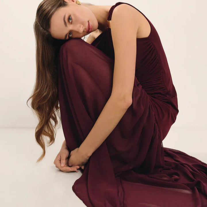 Femme Raffung Asymmetrisk Midi-Kjole med gyldne detaljer Stilla