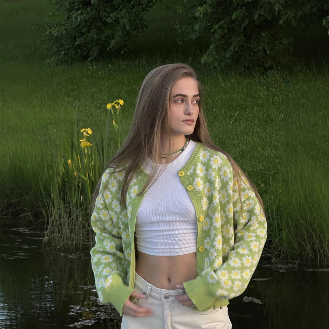 Kvinders cardigan med blomster mønster og farverige knapper Stilla