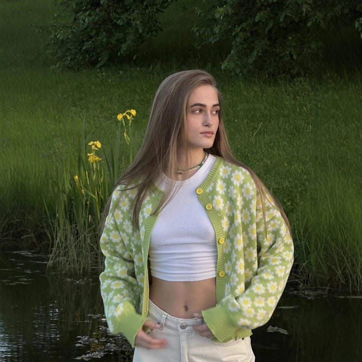 Kvinders cardigan med blomster mønster og farverige knapper Stilla