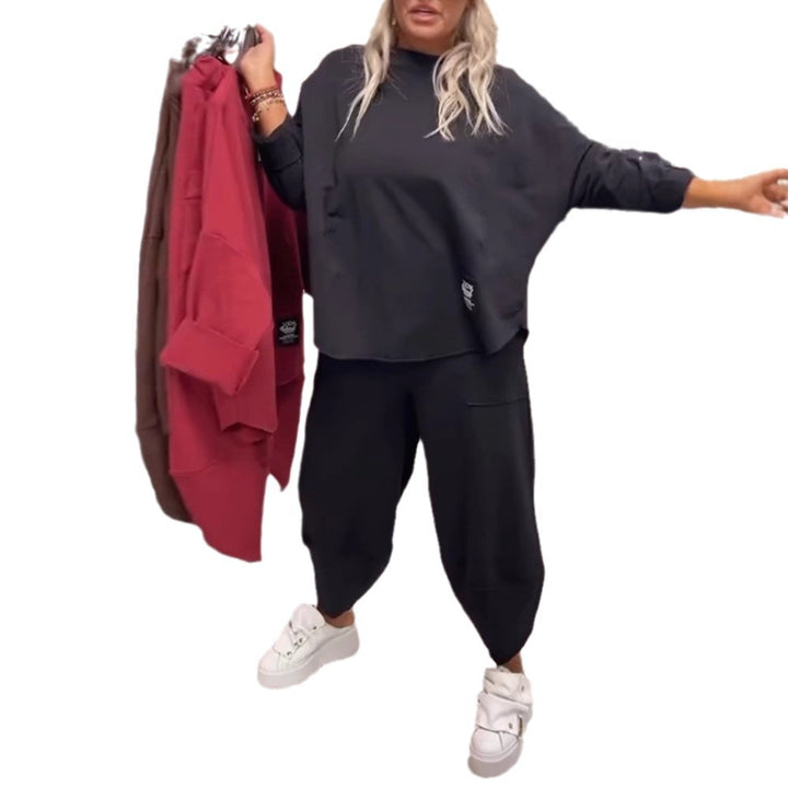 Dame nan Lounge-Sæt bestående af Oversize-Cape-Sweatshirt og konisk Jogpant Skovae