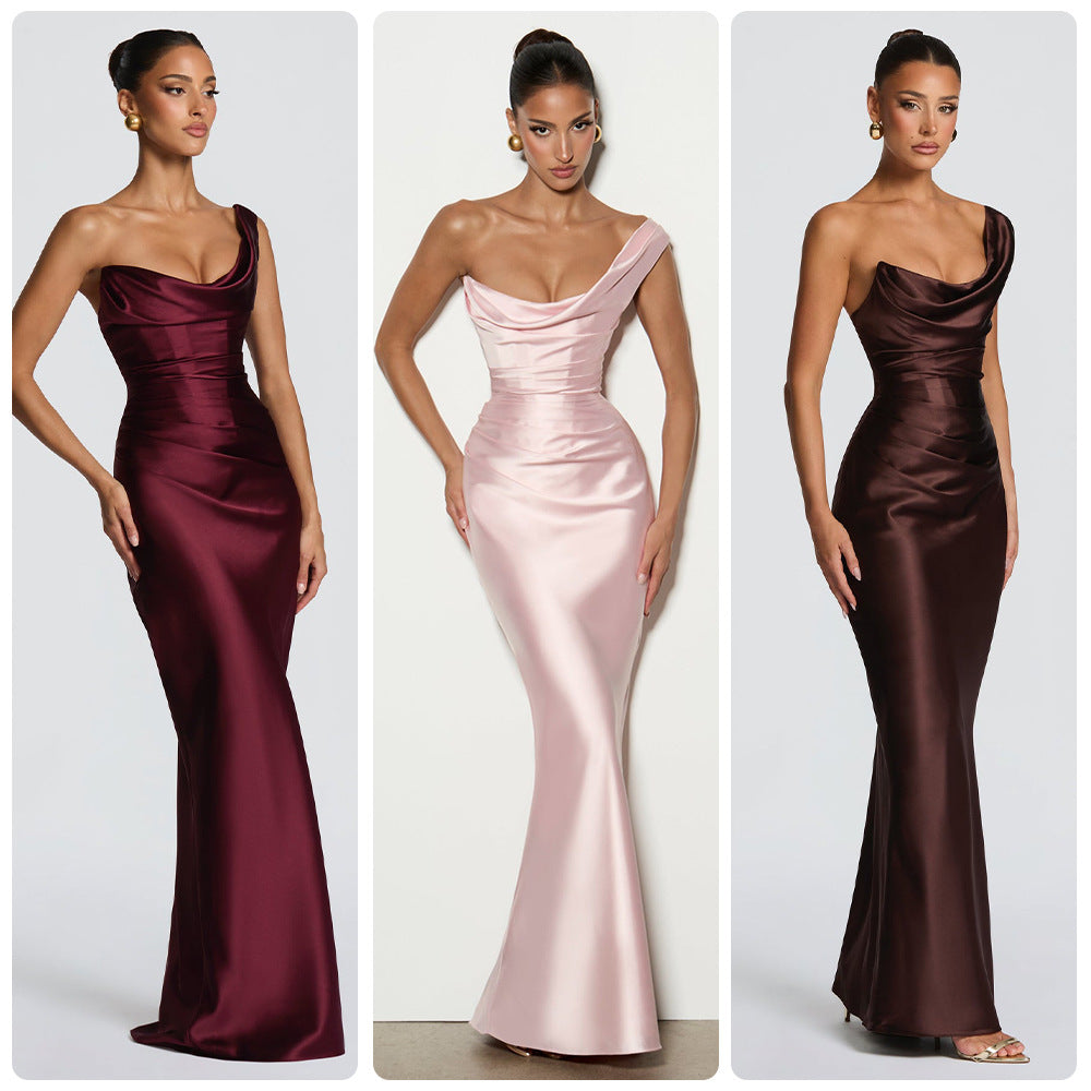 Dame Elegant Aftenkjole med Off-Shoulder Design og Flydende Satin