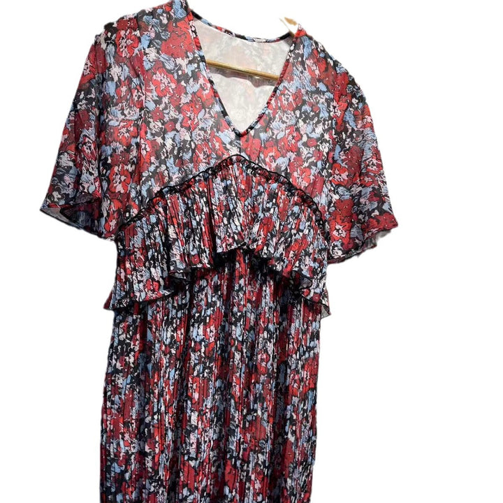 Dame volantkjole med floral design og flæsedetaljer Stilla