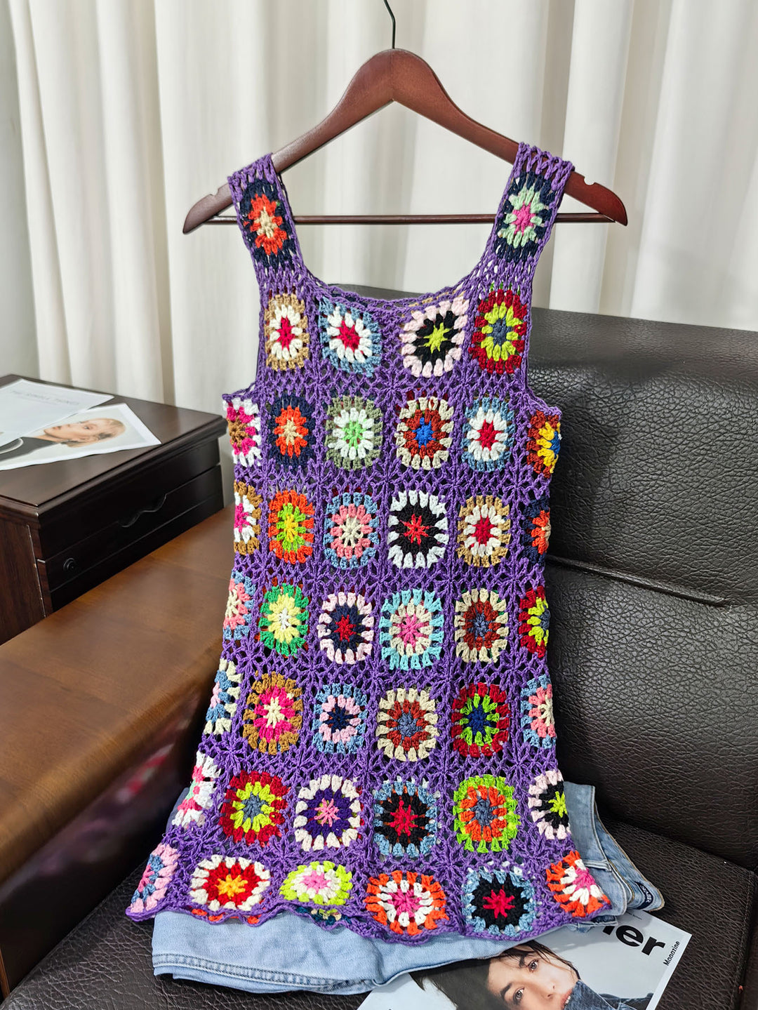 Dame luftig hæklekjole med farverigt granny-square-mønster Skovae