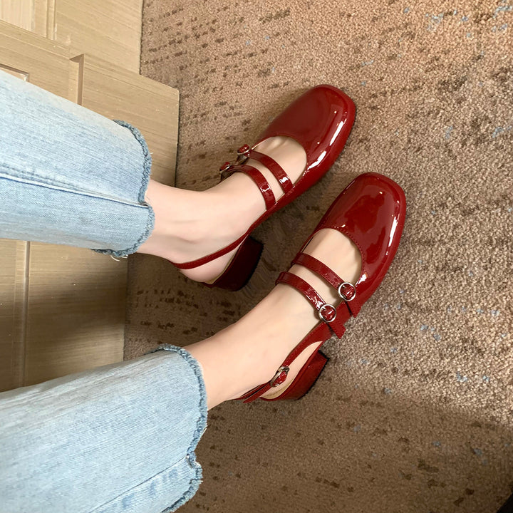Damernes Sling-Pumps med moderigtige remme og elegante spænder Stilla