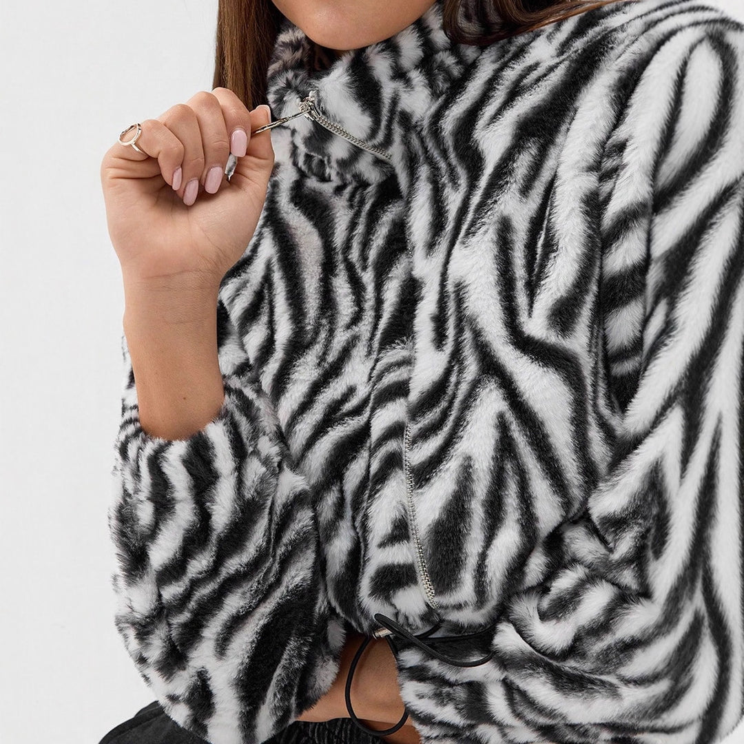 Kvinder cropped fleecejakke med moderne zebra design og elastiske manchetter Stilla