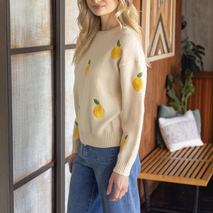 Dame strikpullover med frugtigt broderidesign Stilla