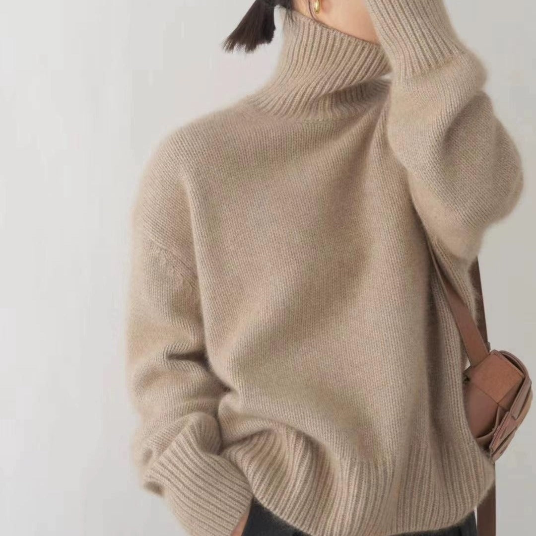 Kvinders hyggelige turtle neck sweater lavet af fin uld Stilla