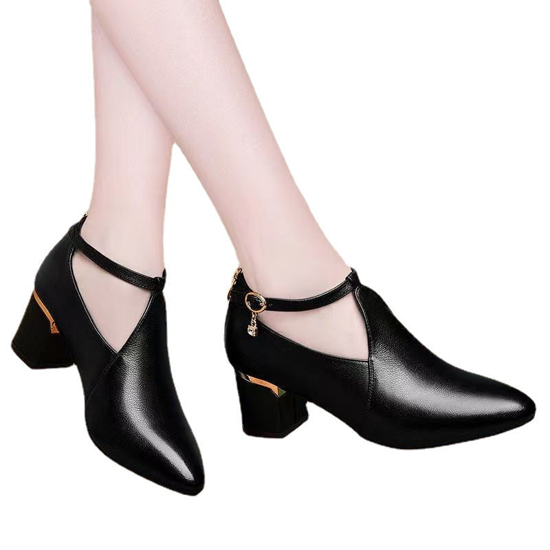 Dame nan spidse pumps med cut-out, ankelrem, hællynlukning og mellemhøj blokhæl Skovae