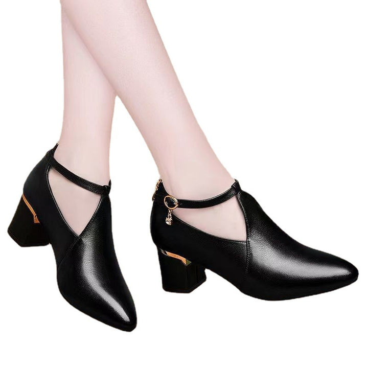 Dame nan spidse pumps med cut-out, ankelrem, hællynlukning og mellemhøj blokhæl Skovae
