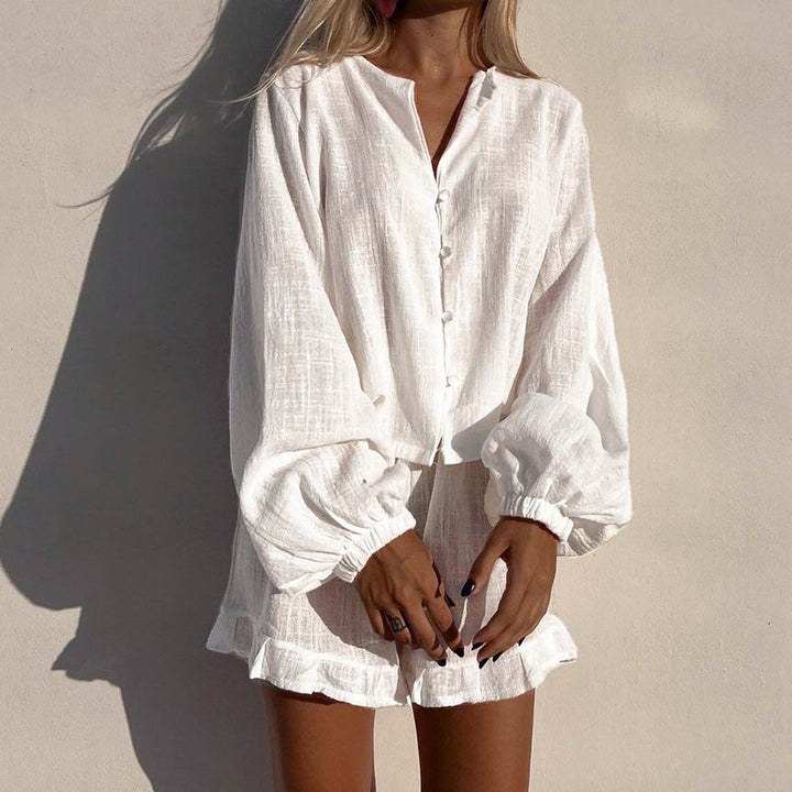 Dame sæt bestående af elegant bluse med ruffleshorts Stilla