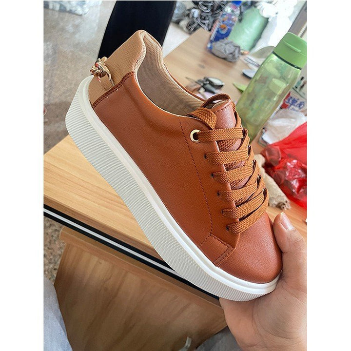 Dame sneakers med komfortabel plateau sål og modige detaljer Stilla