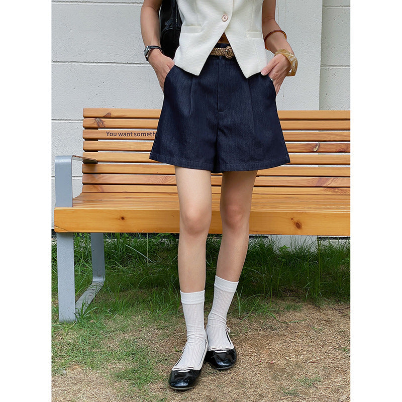 Dame chino-lignende shorts med elegante bundfolder og stilfuld bælte Stilla