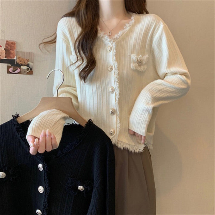 Kvinder komfortabel cardigan med subtile frynser og fashionable knapper