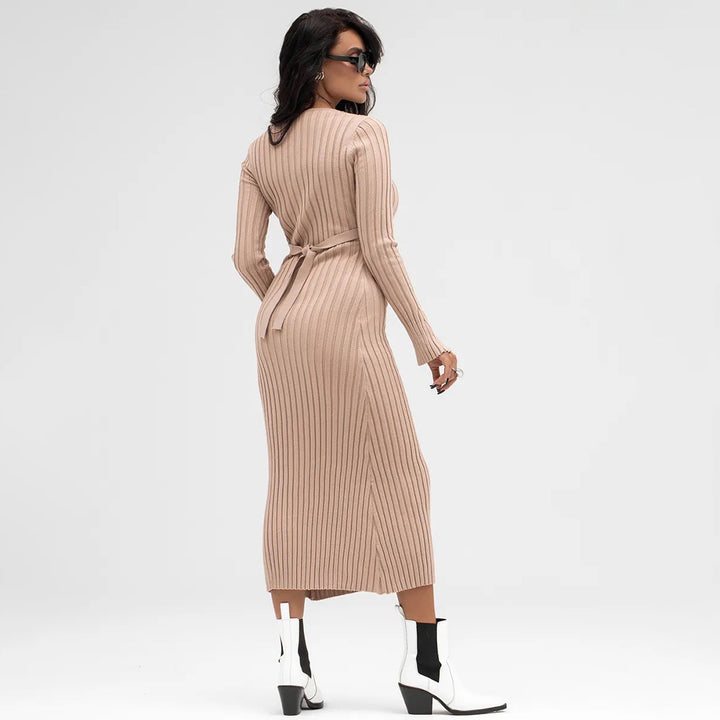 Femme Ribstrik Bodycon Midi Kjole med dyb V-udskæring Stilla